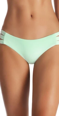 Vitamin A Emelia EcoLux Triple Strap Bikini Bottom In Glacier 8 Vitamin A Emelia EcoLux Triple Strap Bikini Bottom In Glacier -Sunflair Verkaufsgeschäft glacier40T 717B GLE 008 bottom detail2